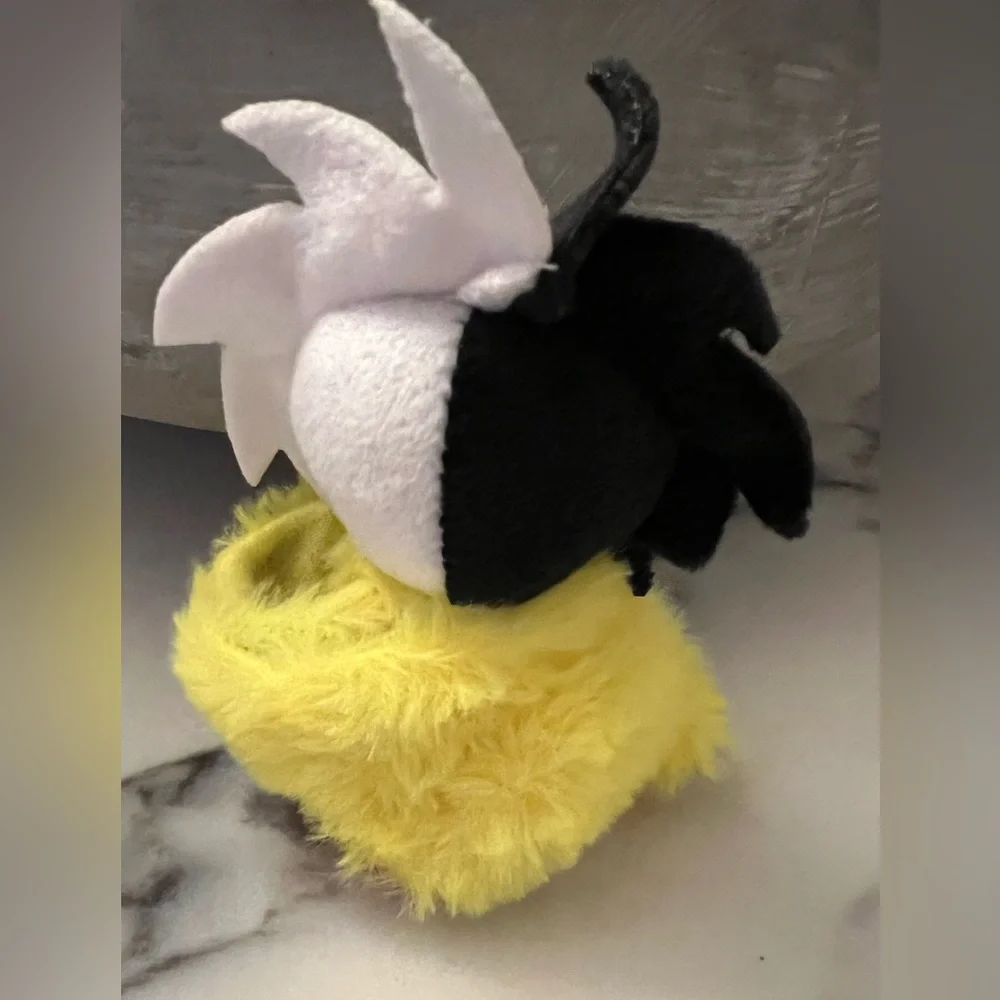 Disney 101 Dalmatians Villains Cutie SnapCuff Plush Cruella DeVille Yellow/Black